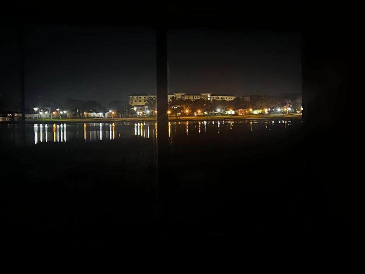 Lakeside Retreat - 3 Bedroom, 2 Bathroom House By The Lake Лейкленд Екстериор снимка